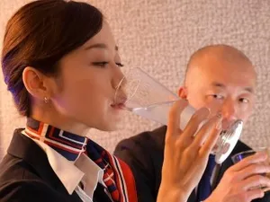 Thời tiết xấu, tôi phải ngủ lại nhà trọ với đồng nghiệp nữ làm chung công ty phát thanh viên